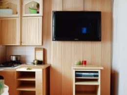 Mały telewizor do kuchni – idealny wybór dla miłośników gotowania i nie tylko