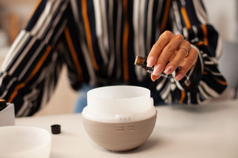 Elektroniczny dyfuzor i olejek z dzikiego oregano – kojąca atmosfera w Twoim domu